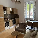 公寓 - 2br 2ba - 5 Min Walk To Metro & Train *