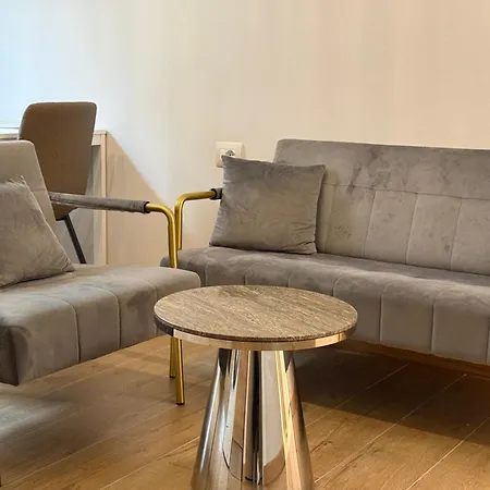Apartamento Rin Collection - 2br 2ba - 5 Min Walk To Metro & Train Milão