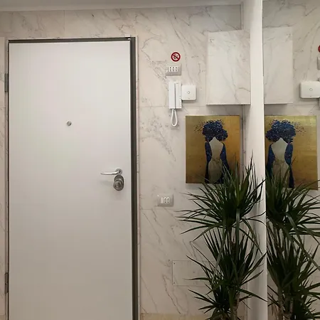 Apartamento Rin Collection - 2br 2ba - 5 Min Walk To Metro & Train *