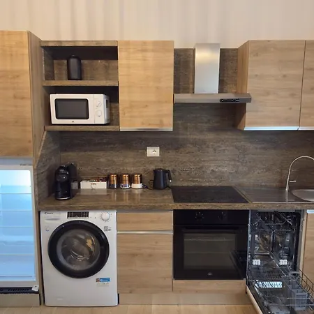 Rin Collection - 2br 2ba - 5 Min Walk To Metro & Train